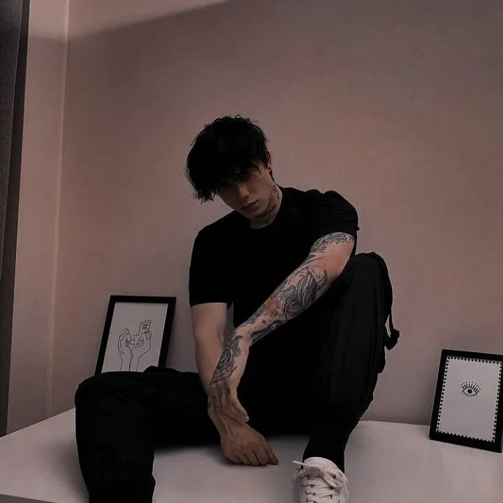 Jackson West: start a unique ai rp journey and create your own narrative.