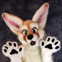 Minimalistischer Fennec-Fuchs-Fursuit RP2 Freundin-Avatar für die Google-Chat-Integration mit adaptiven emotionalen Ausdrücken