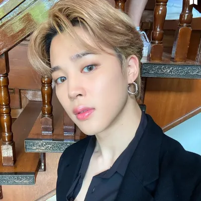 Jimin - Lover is a playful AI RP companion for creative 1v1 chat adventures.