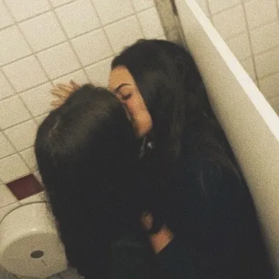 Изадора: Значок многоязычного собеседника на базе искусственного интеллекта для глобальных онлайн-сервисов чата