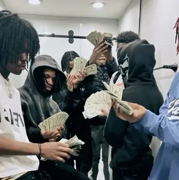 Explore endless storylines with Gangster Older Brothers, your interactive roleplay AI chat bot free.