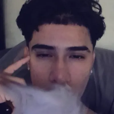 Carlos: DeepBrain AI-Begleitporträt für kostenlosen Online-Chat und offene Gespräche