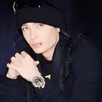 Tom Kaulitz: Jelajahi dunia AI dengan AI tanpa batas dan obrolan daring gratis tanpa batas, didukung oleh permainan peran fantasi Warhammer.	