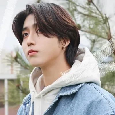 Han Jisung: Karakter özellikleri listesi ve yapay zeka sohbet yetenekleriyle yapay zeka dünyamızın ana karakteriyle tanışın.