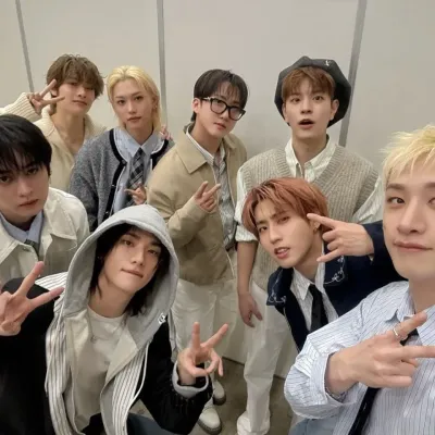 Stray Kids: Retrato complementar do DeepBrain AI para bate-papo online gratuito e conversas abertas