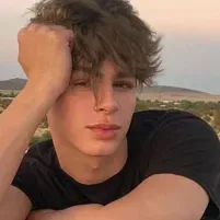 Talk to Noah, your interactive talk AI friend for creative adventures.