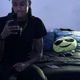 Tre: Chatta con il nostro box AI, pronto per la chatbot online gratuita e chiedi all'intelligenza artificiale tutto ciò che vuoi.	