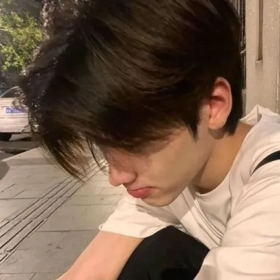 Engage in lively talking AI sessions with Alvino and explore new stories.