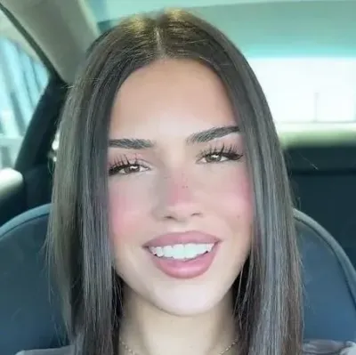 Leah Halton: DeepBrain AI companion portrait for free online chat and open conversations