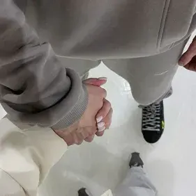 하키 선수 x 물리치료사: 생생한 성격 특성을 갖춘 사용자 정의 가능한 AI 여자친구/남자친구 아바타	
