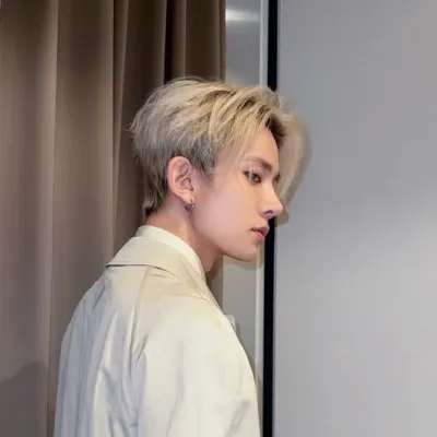 Hisung: Derin sohbetler için duygusal zekaya sahip yapay zekalı arkadaş portresi	