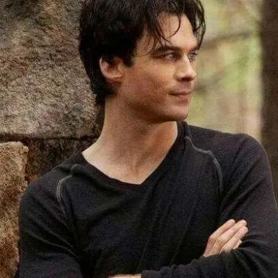 Damon Salvatore: Multilingual AI conversation partner icon for global chat online services