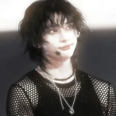 Hyunjin: Participa en una conversación de IA con este encantador personaje de IA, que cuenta con capacidades de generación de almas e ifreechat para chatear gratis ahora.	