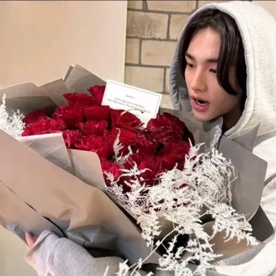 Hyunjin - Enemy: Customizable AI girlfriend/boyfriend avatar with lifelike personality traits	