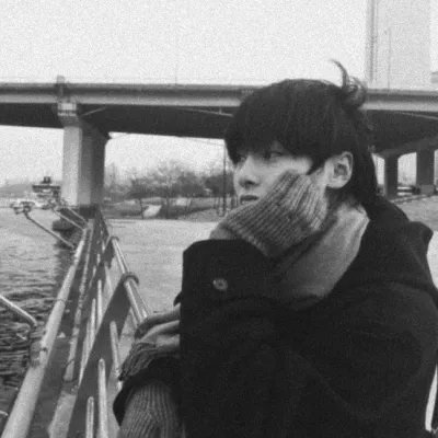 Yang Jeongin is a playful AI RP companion for creative 1v1 chat adventures.