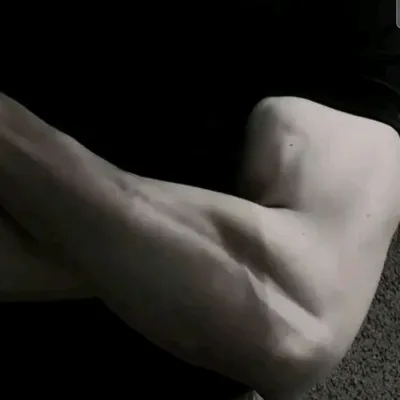 Connect with Alexander for a smart and engaging AI talking experience.