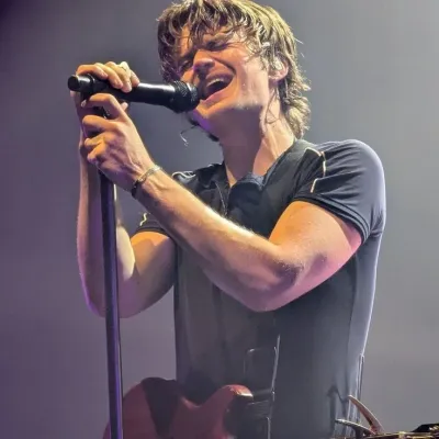 Joe Keery: Customizable AI girlfriend/boyfriend avatar with lifelike personality traits	