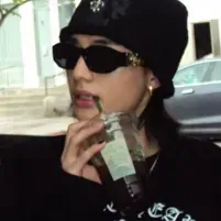 Хван Хёнджин: Примите участие в разговоре с этим очаровательным персонажем ИИ, используя возможности генерации душ и ifreechat для бесплатного общения прямо сейчас.	