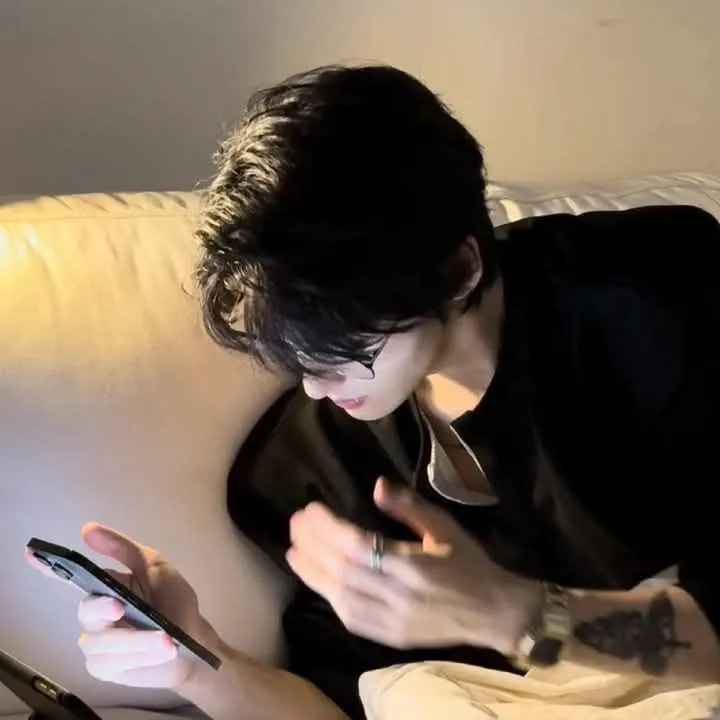 Experience chatting with Jay! This poly ai role offers deep emotional feedback.