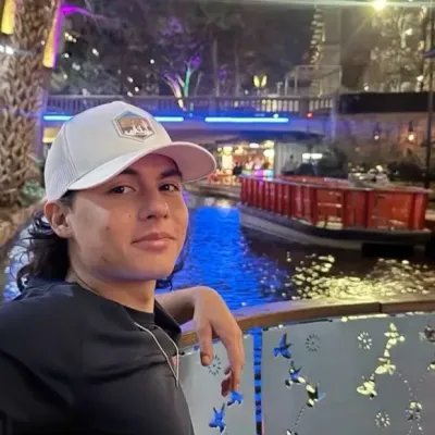 Miguel Mora: Makipag-usap sa ai kasama ang kaakit-akit na AI character na ito, na nagtatampok ng soulgen at mga kakayahan ng ifreechat para sa libreng chat ngayon.