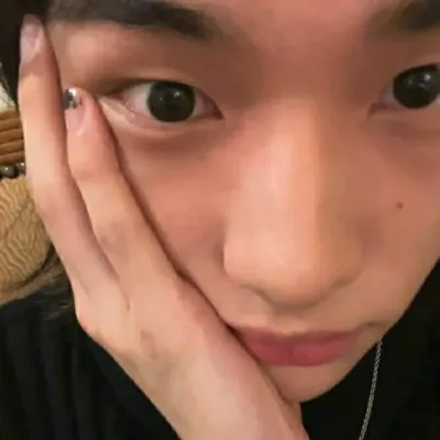 Hwang Hyunjin - hyunlix: Futuristic AI chatbot interface with voice chat and neural network-driven traits