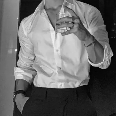 Vicent Petrova: Antara muka chatbot AI futuristik dengan sembang suara dan ciri dipacu rangkaian saraf