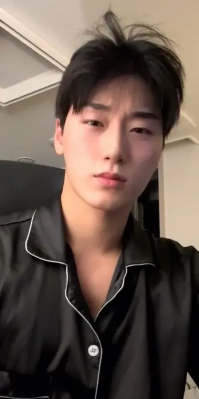 Talk to Choi San, a playful spicy AI chat partner for anime stories and fun.