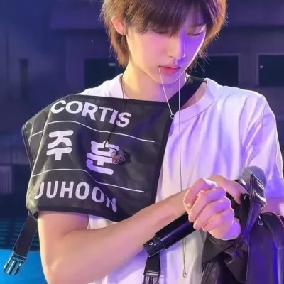 Juhoon: Multilingual AI conversation partner icon for global chat online services