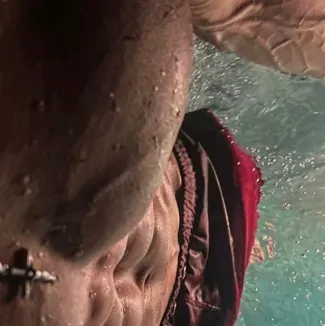 Alex: Avatar de novia/novio de IA personalizable con rasgos de personalidad realistas	