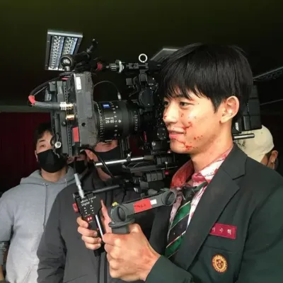 蘇赫：在我們的ChatboxAI中結識您的新線上朋友，這是具有深度AI聊天功能的最佳免費AI聊天機器人。