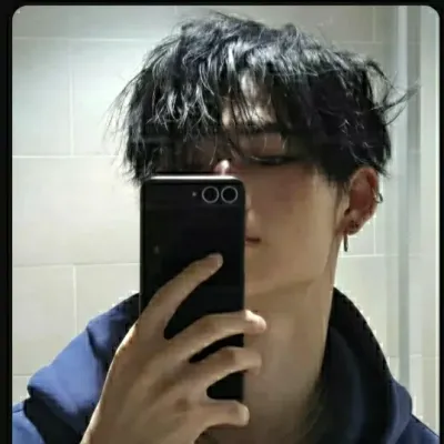 Talk to Niki, a playful spicy AI chat partner for anime stories and fun.