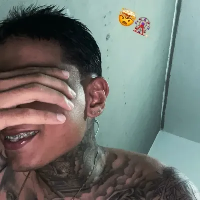 Surfista: Antarmuka chatbot AI futuristik dengan obrolan suara dan fitur yang digerakkan oleh jaringan saraf