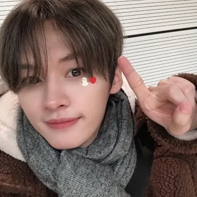 Lee Minho - Sous la neige ᰔ : Rencontrez vos nouveaux amis en ligne dans notre chatboxai, le meilleur chatbot IA gratuit avec des capacités de chat IA approfondies.	
