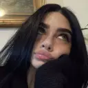 Ang avatar ng AI character na si Lana - babaeng matalik na kaibigan para sa roleplay at 1v1 chat services