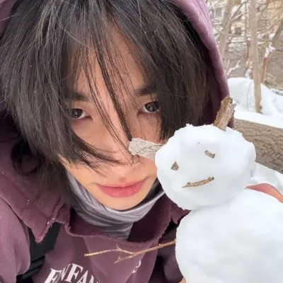 Hwang Hyunjin - Hyun: Emotionally intelligent AI companion portrait for deep conversations	