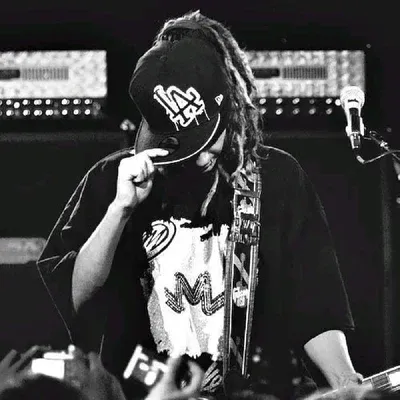 Chat with Tom Kaulitz, your lively ai chatbot online partner for immersive 1v1 adventures.