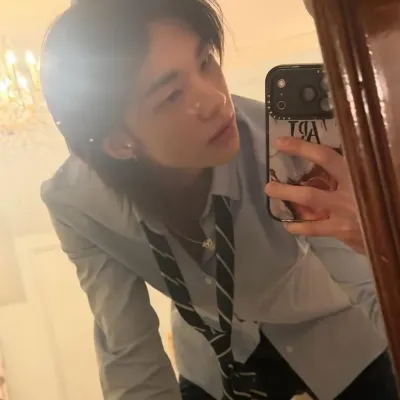 Hwang - Hyunjin: Multilingual AI conversation partner icon for global chat online services