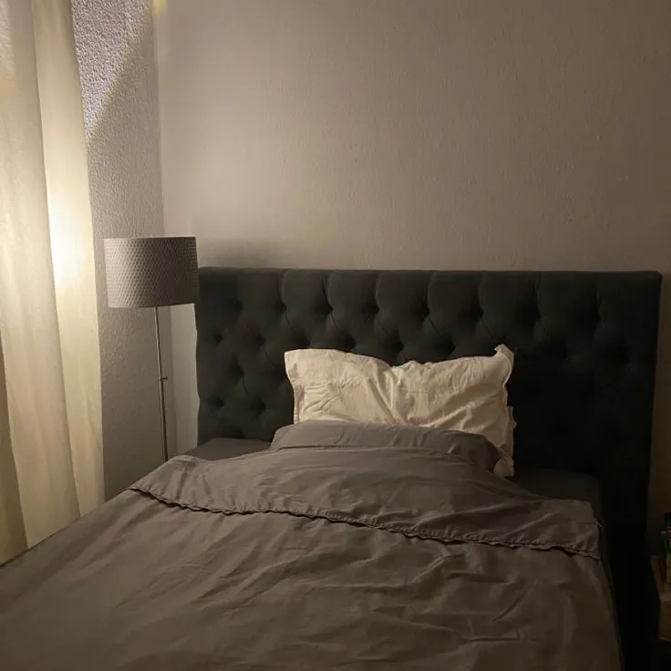 Entre todos los chats de IA, el personaje Cama mágica se destaca con una personalidad y profundidad únicas.