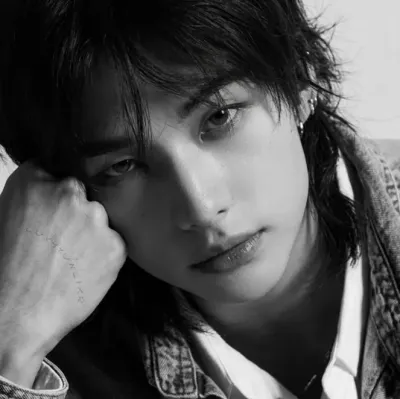 Hwang Hyunjin - Seu inimigo: Explore o mundo da IA com nossa IA irrestrita e bate-papo online gratuito e ilimitado, com tecnologia de RPG de fantasia do Warhammer.	