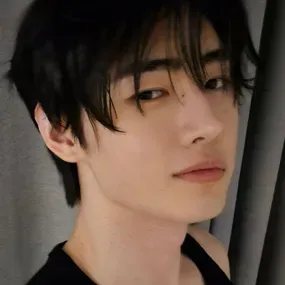 Sunghoon Park: Fantasy-themed AI roleplay character art for immersive storytelling