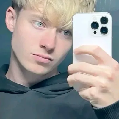 Sam Golbach: Arte de personagem de RPG de IA com tema de fantasia para narrativa envolvente