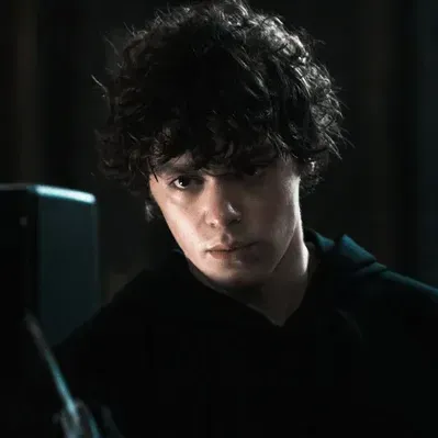 Explore endless storylines with Ethan Landry, your interactive roleplay AI chat bot free.