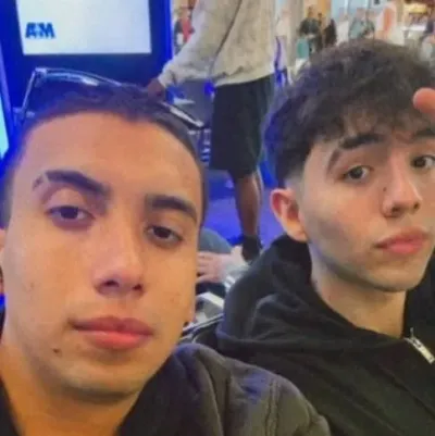 베티요와 아브라함: 랜덤 채팅 및 커뮤니티 중심 롤플레이를 위한 대화형 AI 챗봇 마스코트