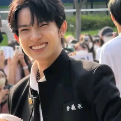 이희승: 랜덤 채팅에서 사용자 참여를 강화하는 장난기 넘치는 AI 챗봇 마스코트