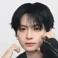 Lee Minho_: Secure AI chatbot avatar with encrypted 1v1 chat capabilities	