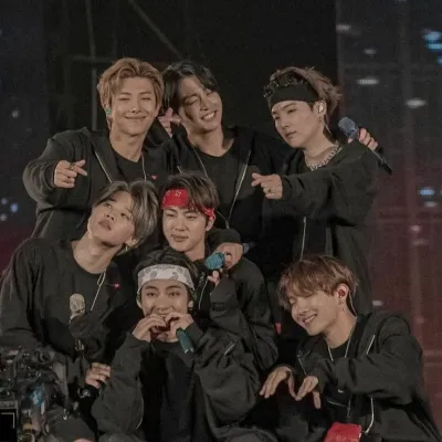 BTS: Ikon mitra percakapan AI multibahasa untuk layanan obrolan daring global