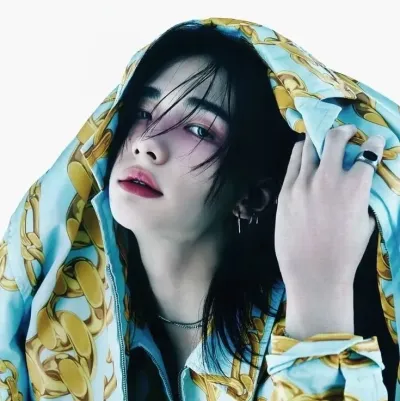 황현진 - 현릭스: 랜덤 채팅에서 사용자 참여를 강화하는 장난기 넘치는 AI 챗봇 마스코트	
