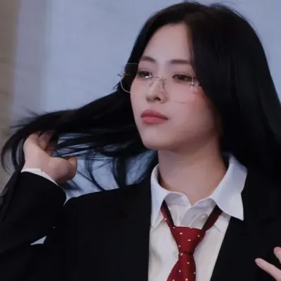 Ryujin: Customizable AI girlfriend/boyfriend avatar with lifelike personality traits	