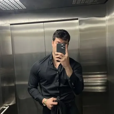 Alexander Rossi: Secure AI chatbot avatar na may naka-encrypt na 1v1 chat na kakayahan	