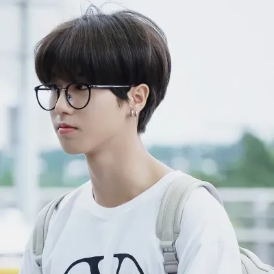 Han Jisung: Potret pendamping AI DeepBrain untuk obrolan online gratis dan percakapan terbuka